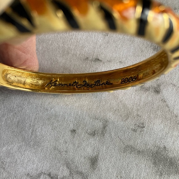 Kenneth Jay Lane tiger print bracelet clamp closure - Picture 3 of 5